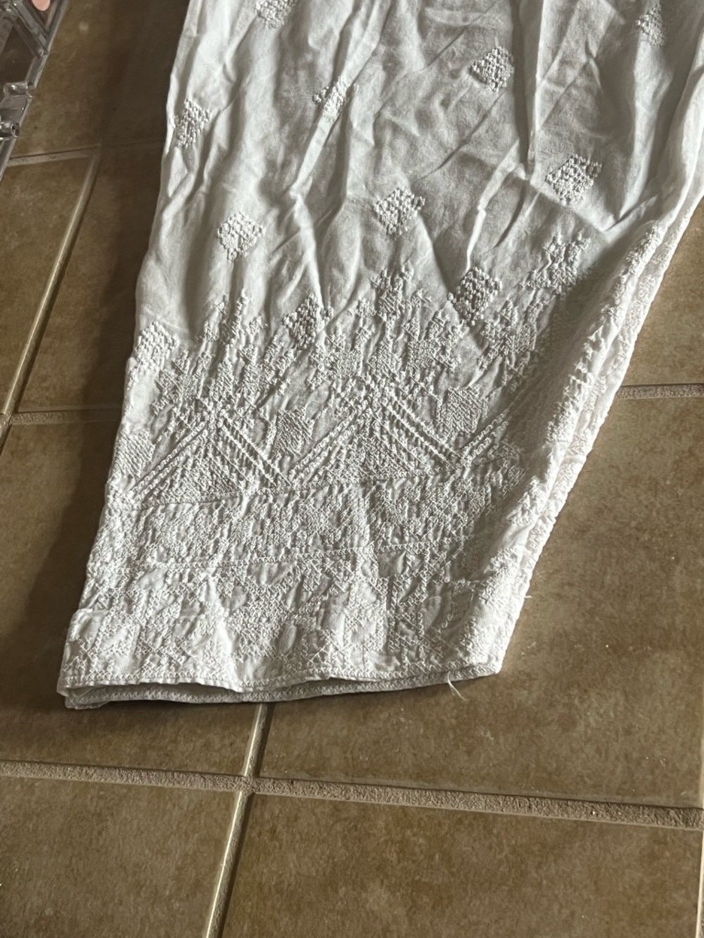 Elegant White Ethnc brand Pakistani Indian dress - Picture 9 of 9